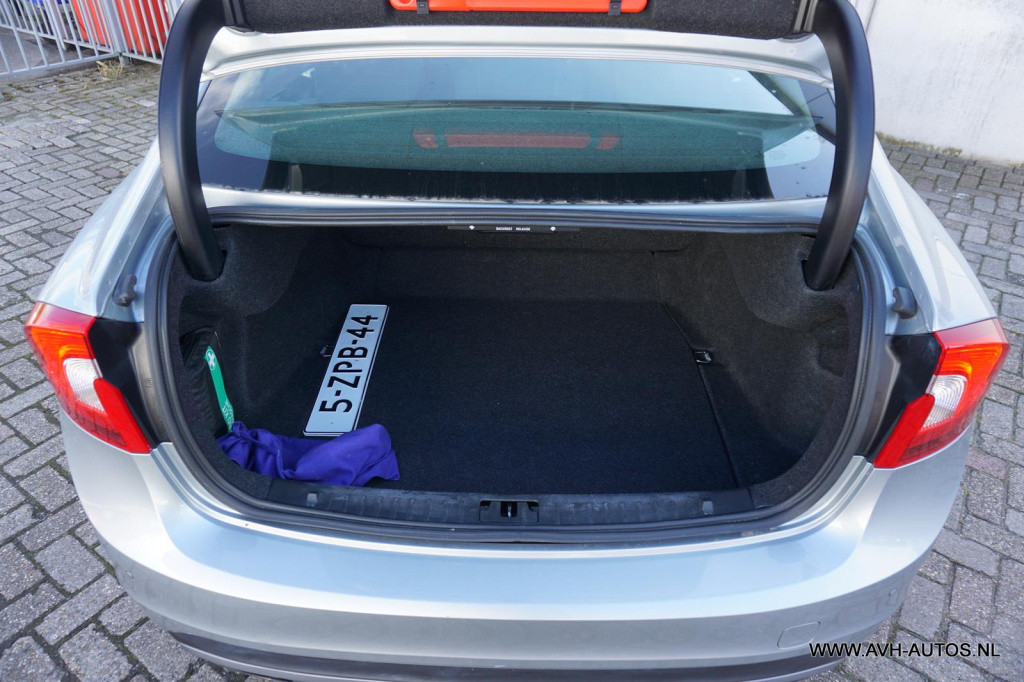 Volvo S60 1.6 t3 momentum