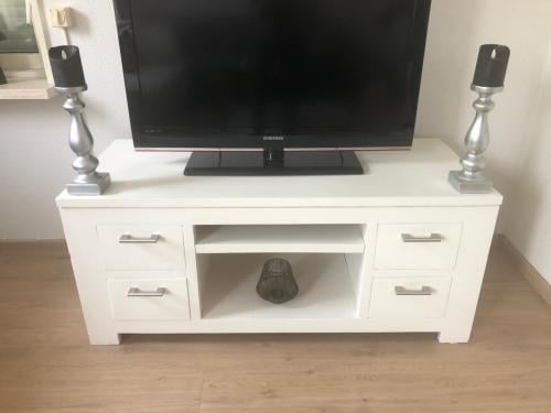 Leuk tv meubel van teakhout!