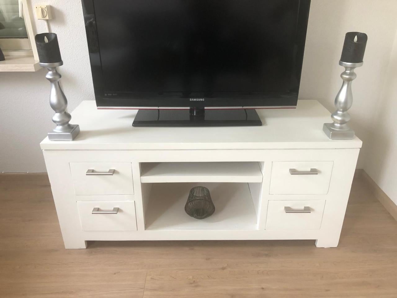 Leuk tv meubel van teakhout!