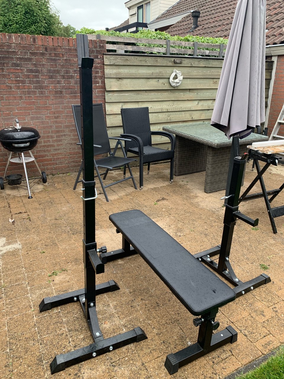 Sportbankje met bench press steunen
