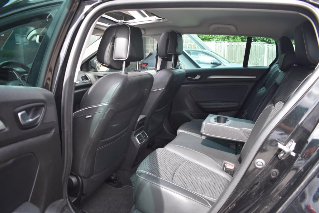 Renault Megane 1.3 tce bose | schuifdak | apple carplay | camera | adaptiev