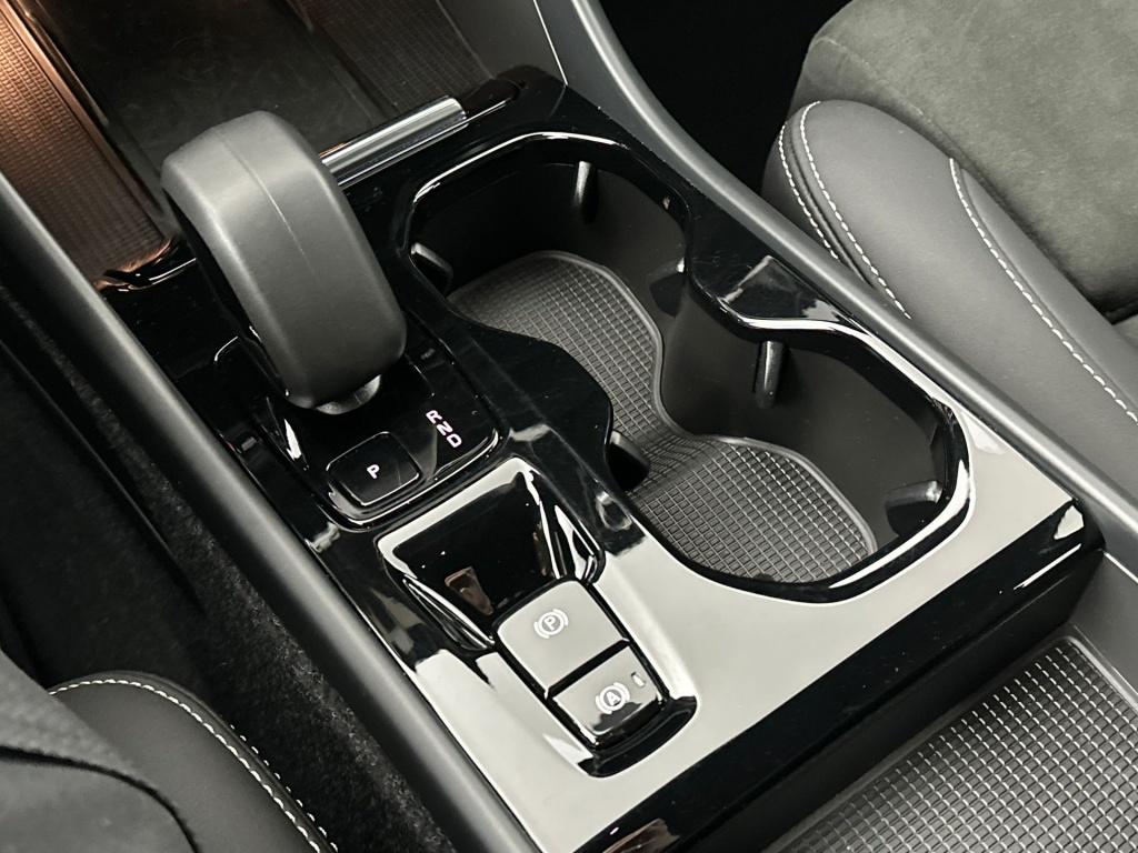 Volvo XC40 t5 262pk recharge plus dark| adap.cruise| 360camera| trekhaak