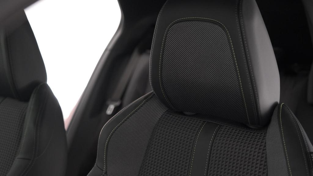 Peugeot 2008 puretech 130 gt | camera | dodehoekdetectie | navigatie | park