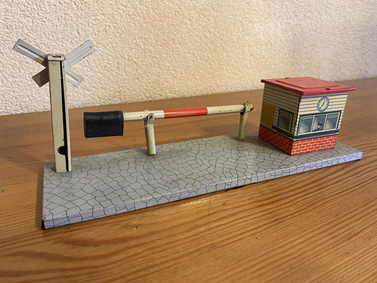 4 stuks blikken toebehoren voor bij modeltreinen