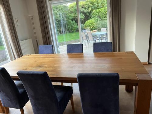 Eetkamertafel
