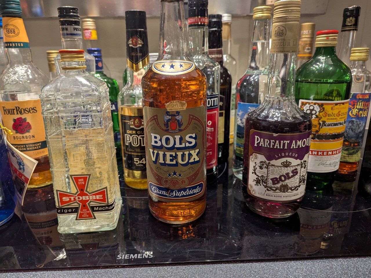 Drank, wodka, whisky, rum, pasosa, cognac etc. 30 flessen
