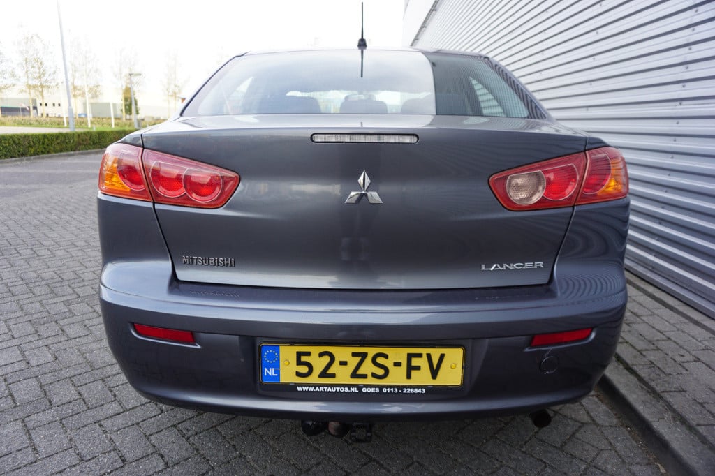 Mitsubishi Lancer sports sedan 1.8 invite airco / cruise / elektr. ramen / 