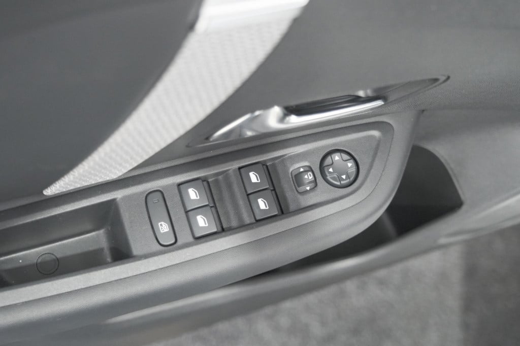 Citroen C4 puretech 130 eat8 feel edition | camera | apple carplay | parkee