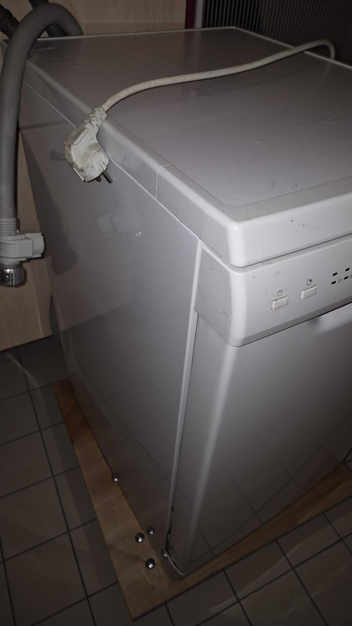 Smalle vrijstaande vaat  .  ...........