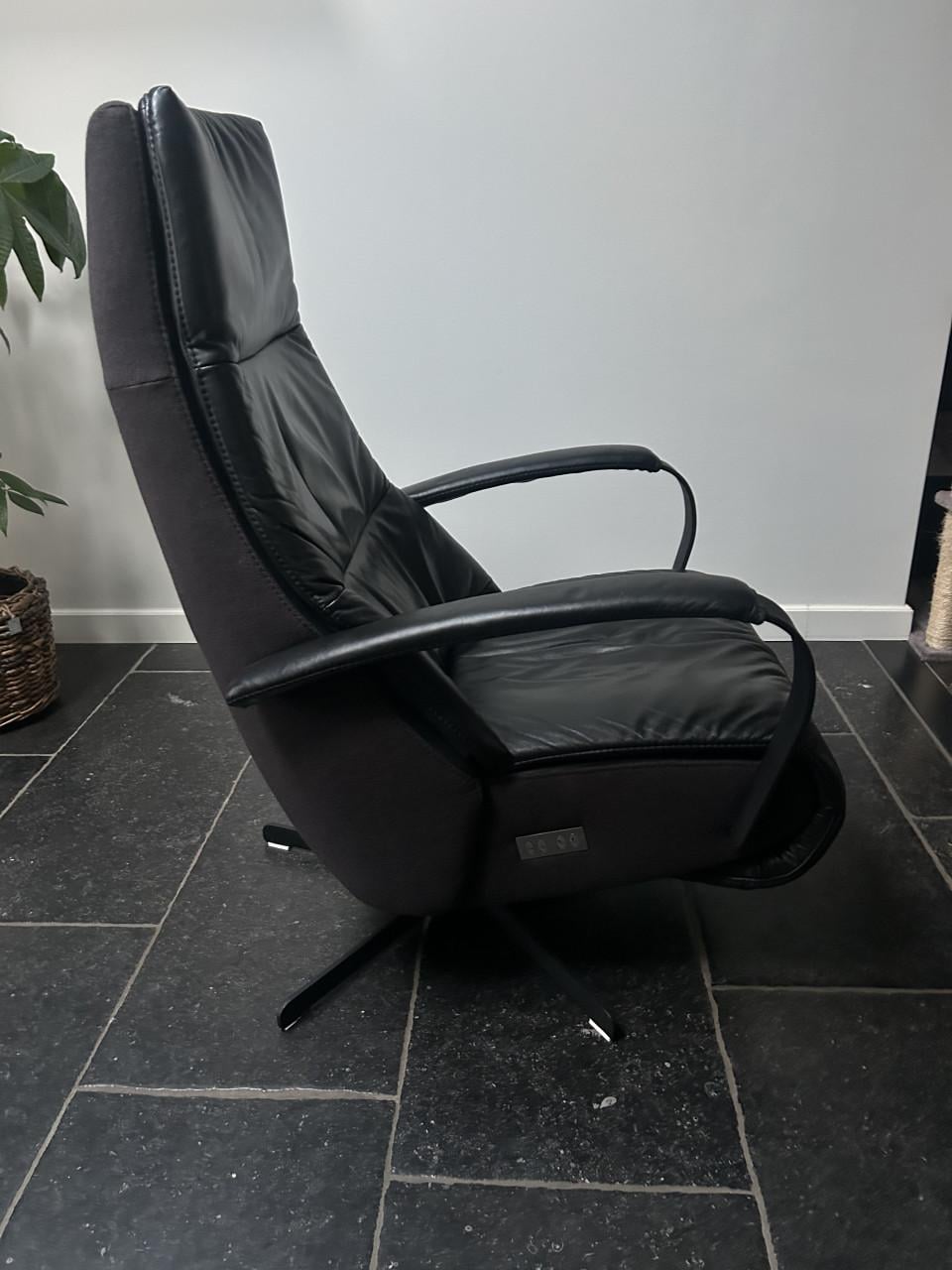 Prominent Humberto Tan relax fauteuil, izgs