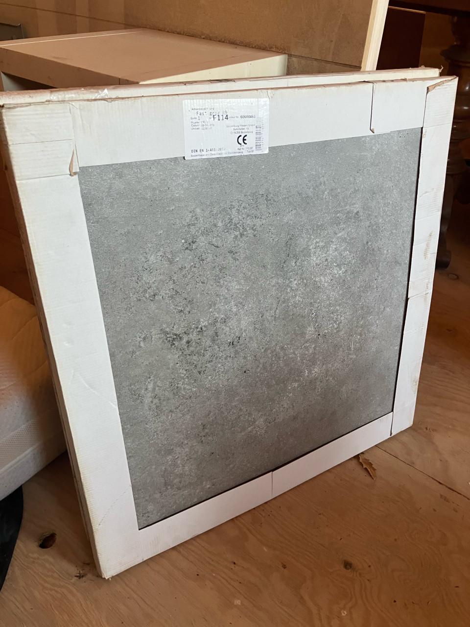 Tegels, badkamer , wc, keuken, nieuw, licht grijs