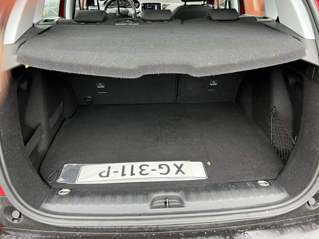 Peugeot 2008 1.2 puretech blue lion | trekhaak | navigatie