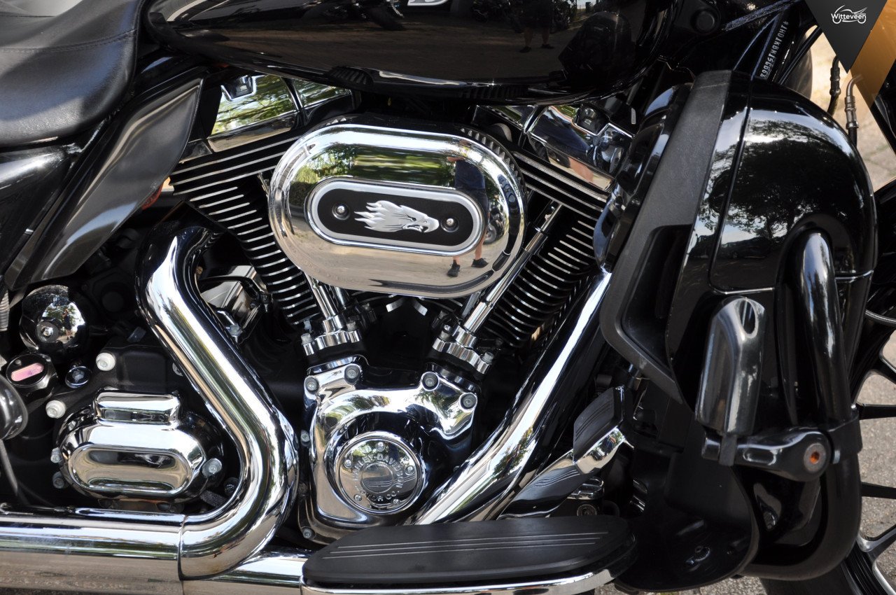 Harley-Davidson FLHXS Street Glide Special 103