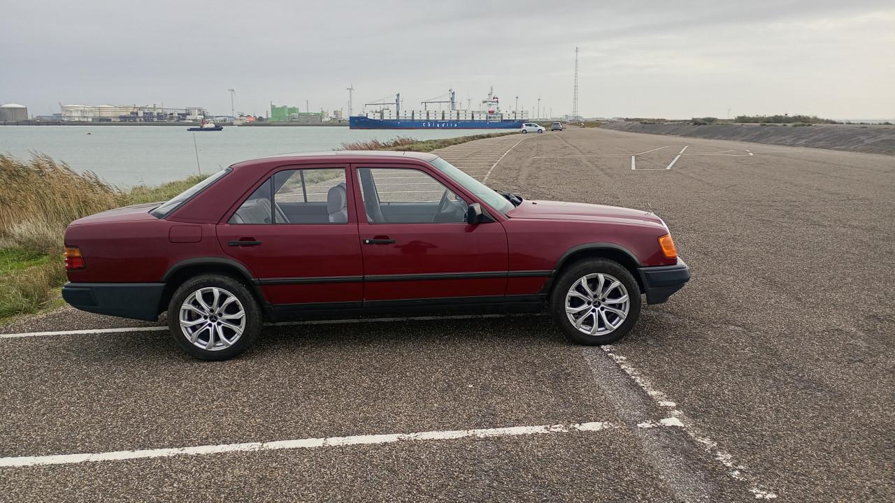 Mercedes oldtimer 200 D