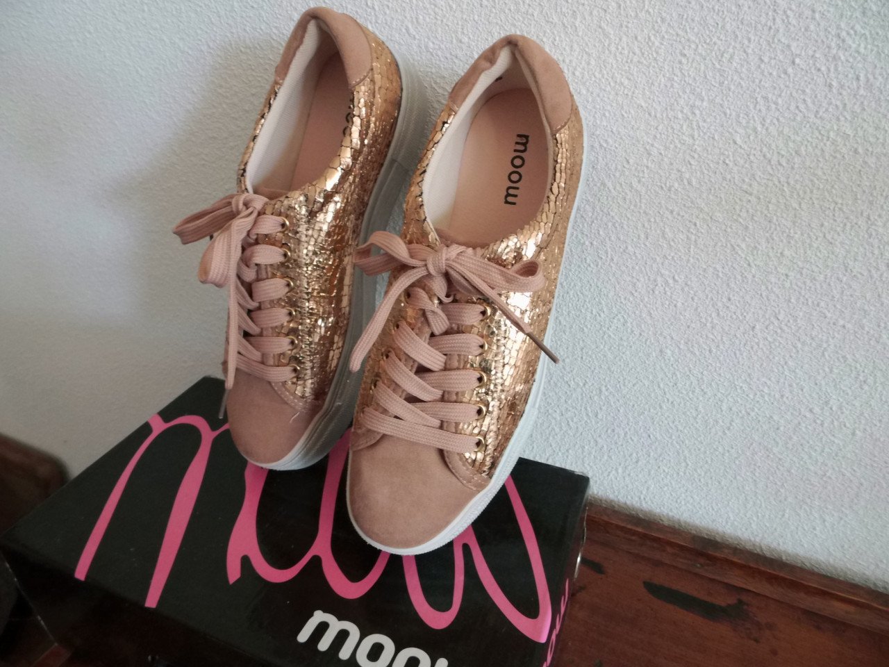 Sneakers van Moom maat 39.5