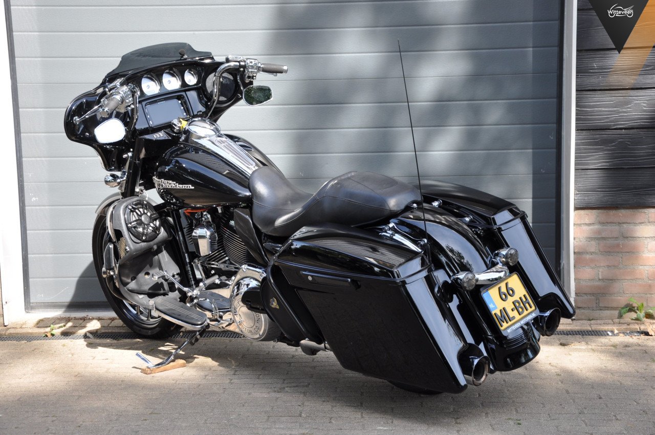 Harley-Davidson FLHXS Street Glide Special 103