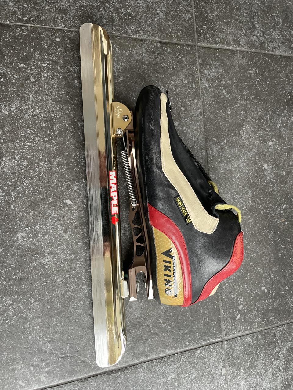 Viking Gold maat 43 met Maple Twin laser T-bone klapschaatsen