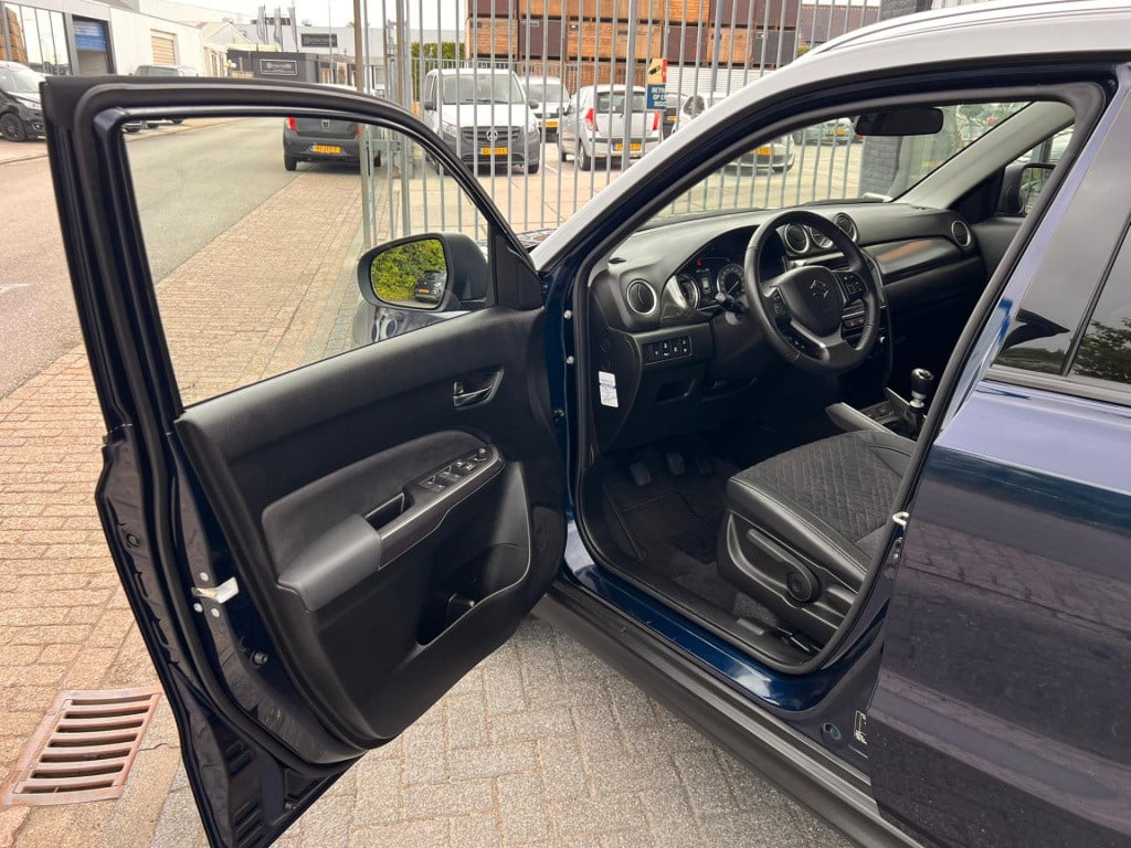 Suzuki Vitara 1.4 boosterjet style rhino edition smart hybrid