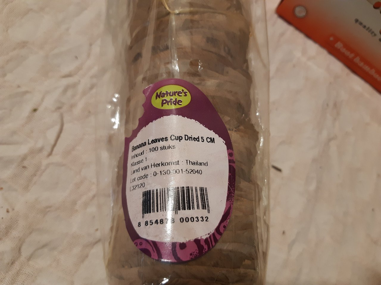 Diverse schaaltjes van palmblad, hout en bamboe