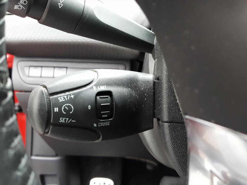 Peugeot 2008 1.2 puretech 110pk signature automaat eat6 navigatie | trekhaa