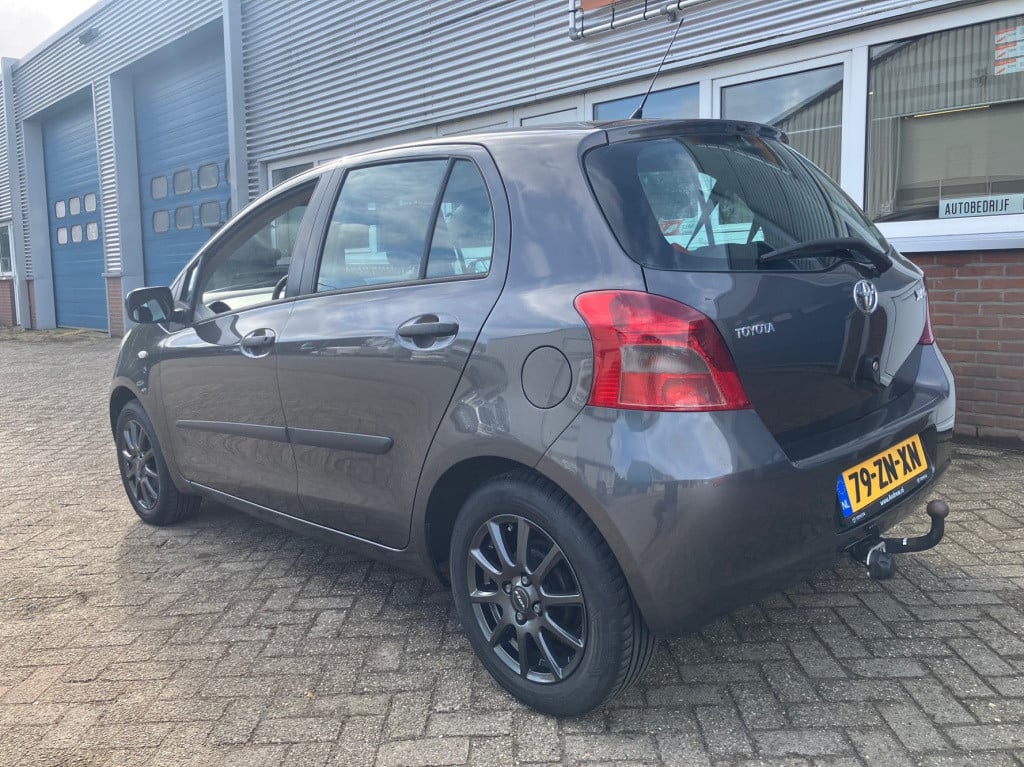 Toyota Yaris 1.3 vvti terra car-play