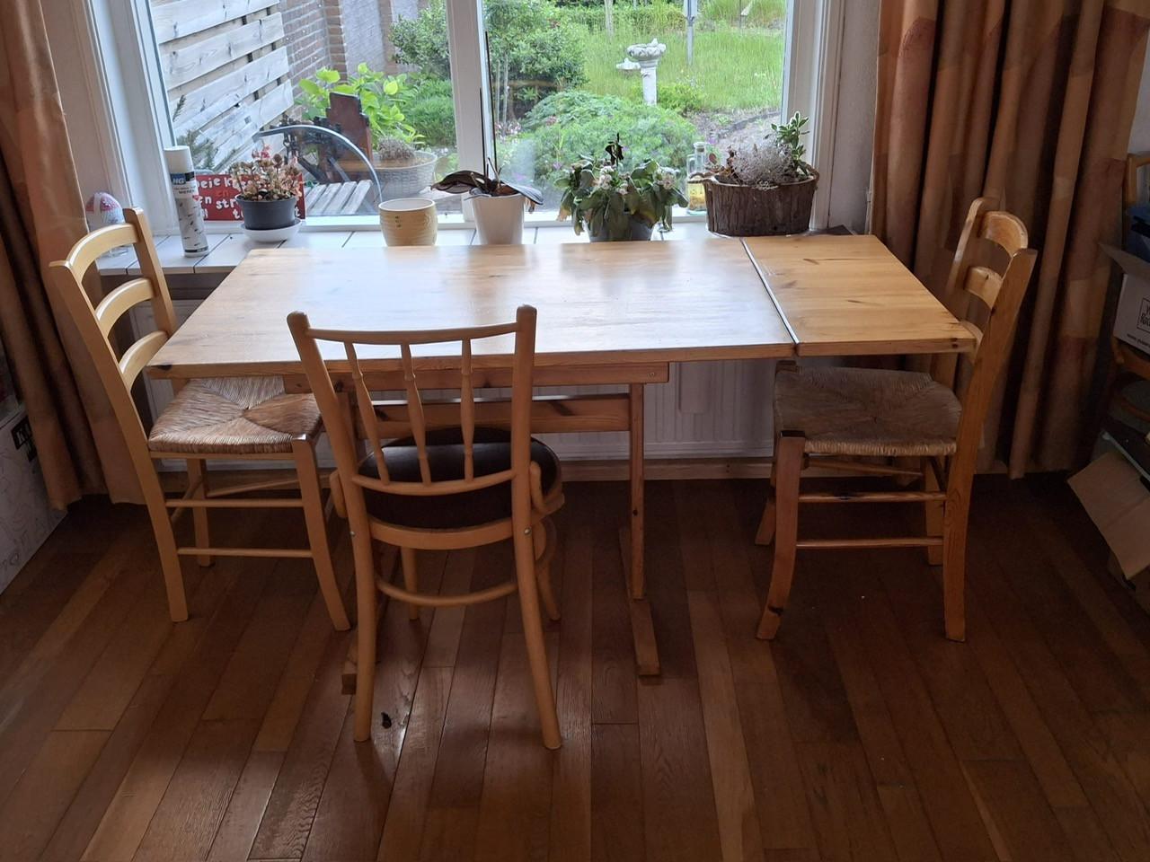 Eethoek-, keukentafel met stoelen