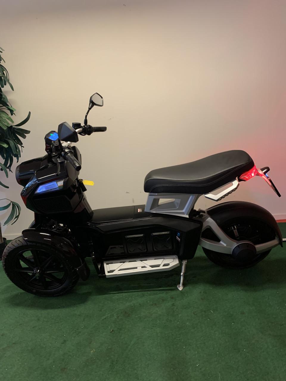 DOOHAN I TANK MET 2X ACCU 45KM NU 1995,= RIJKLAAR