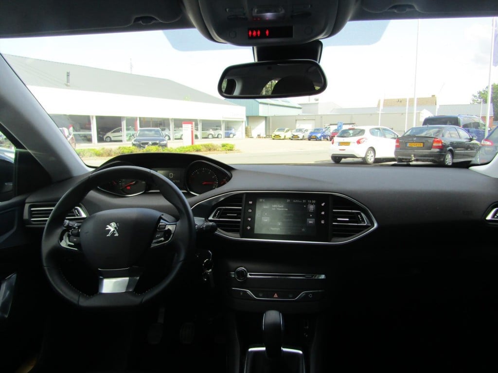 Peugeot 308 1.2 blue lion gt pakket 96.000 km 2017