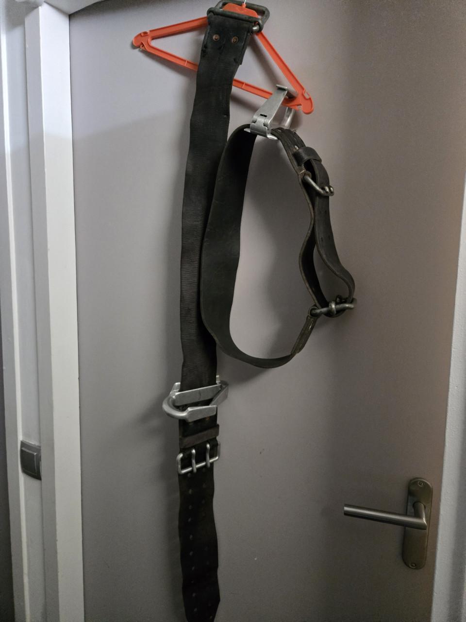 Brandweerriemen 2 stuks uit 1954,(kamet) ook bekend als koppels