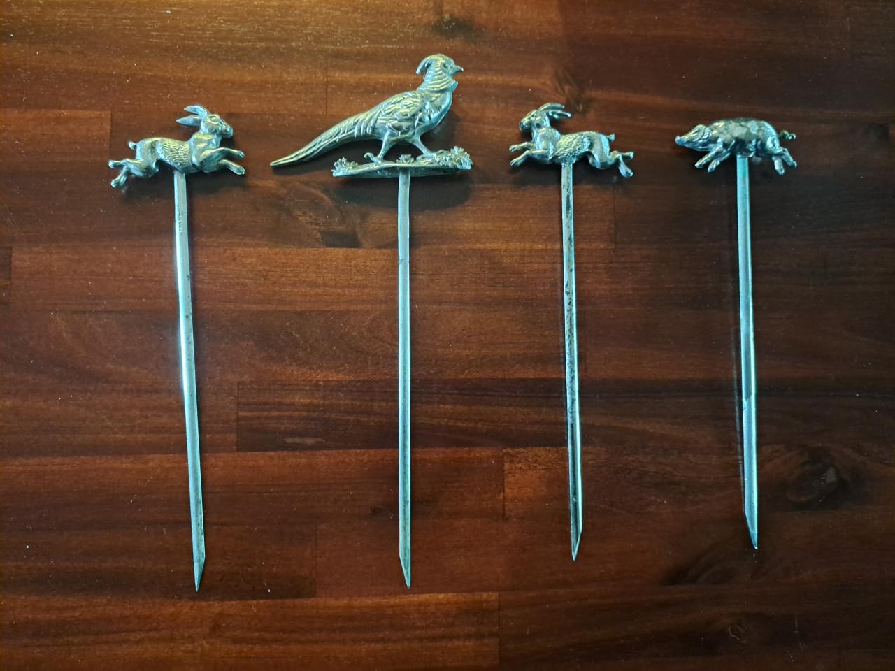 Verzilverde antieke vleespen / spies