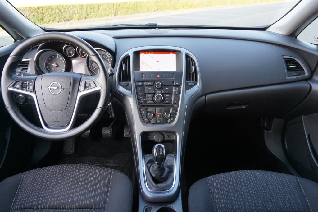 Opel Astra 1.4 turbo blitz - 1e eigenaar - airco / navi / cruise / elektr. 