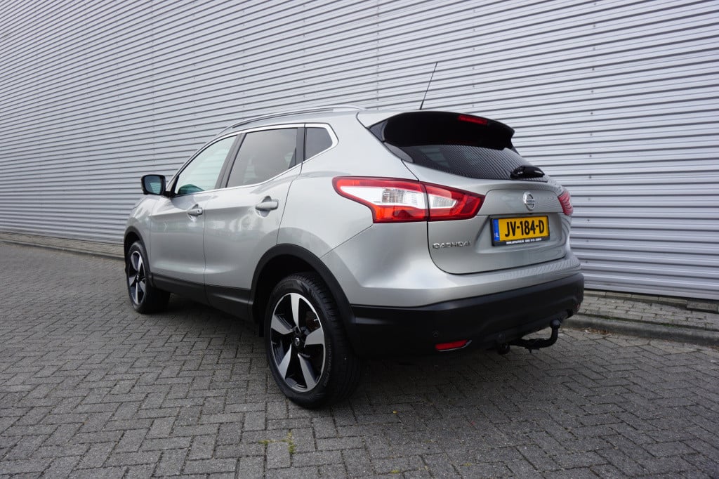 Nissan Qashqai 1.2 n-connecta airco / navi / camera / cruise / pano / trekh