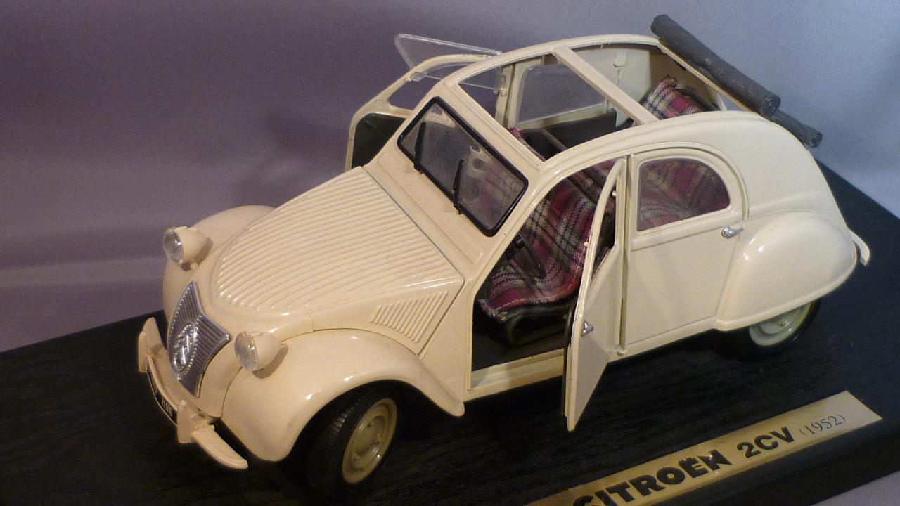 Model auto o.a. voor verzamelaars Citroën 2CV metaal