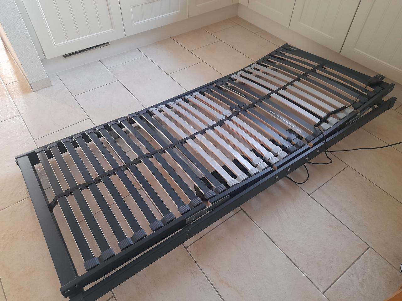 Elektrisch verstelbare Lattenbodem 90 x200 (in goede nette staat )