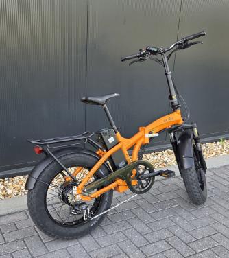 Zeer nette Lacros Mustang Orange inclusief 2x 561.6Wh accu.