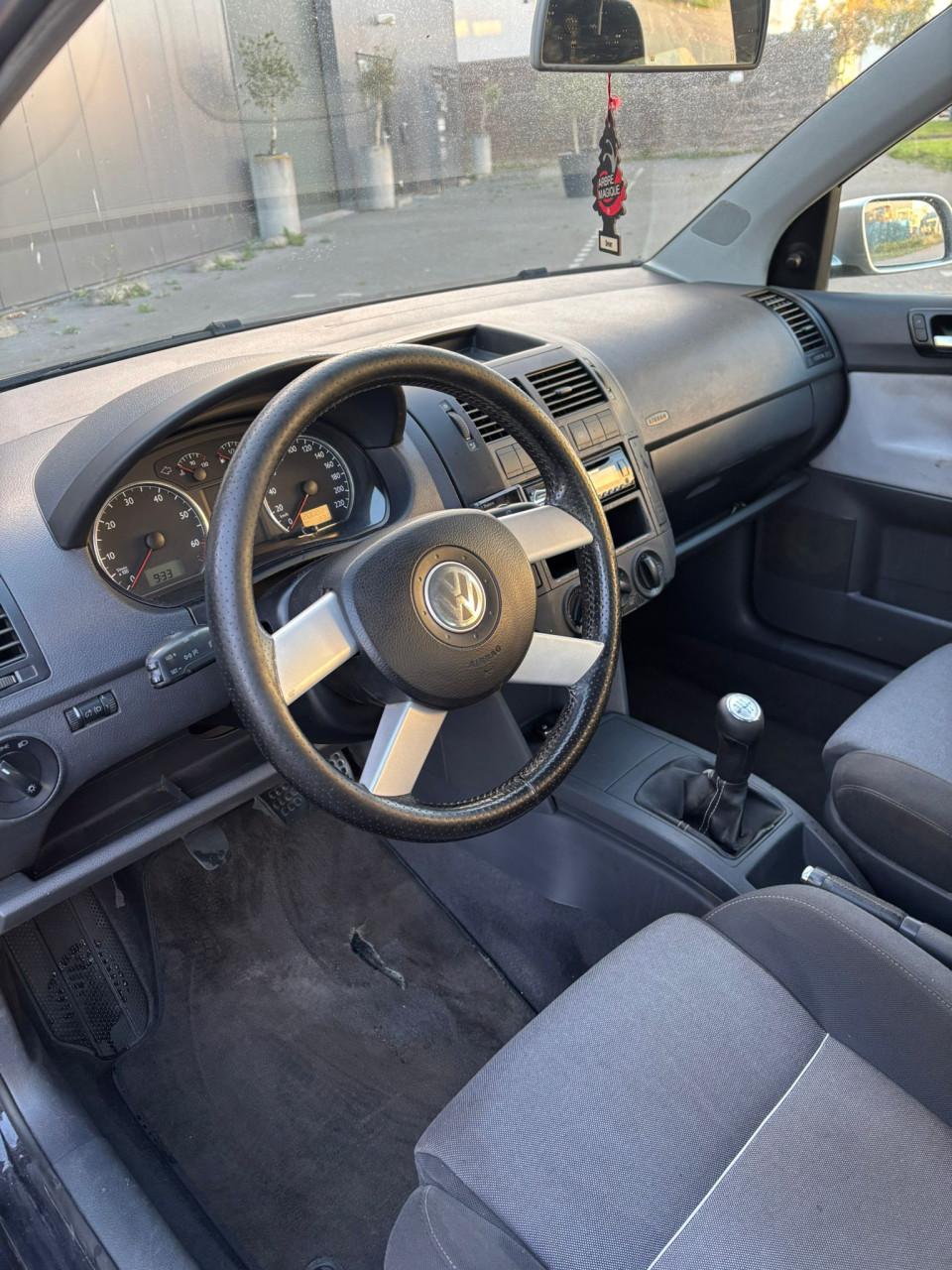 Volkswagen Polo 1.4 FUN 55KW 2004 Zwart | CROSS-UITVOERING | NIEUWE APK!