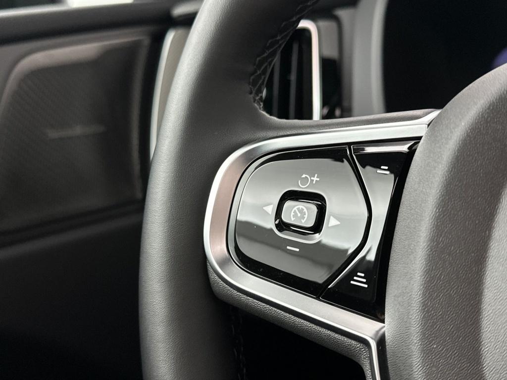 Volvo XC60 t6 398pk recharge ultra dark| pano| luchtvering| hud| 360camera