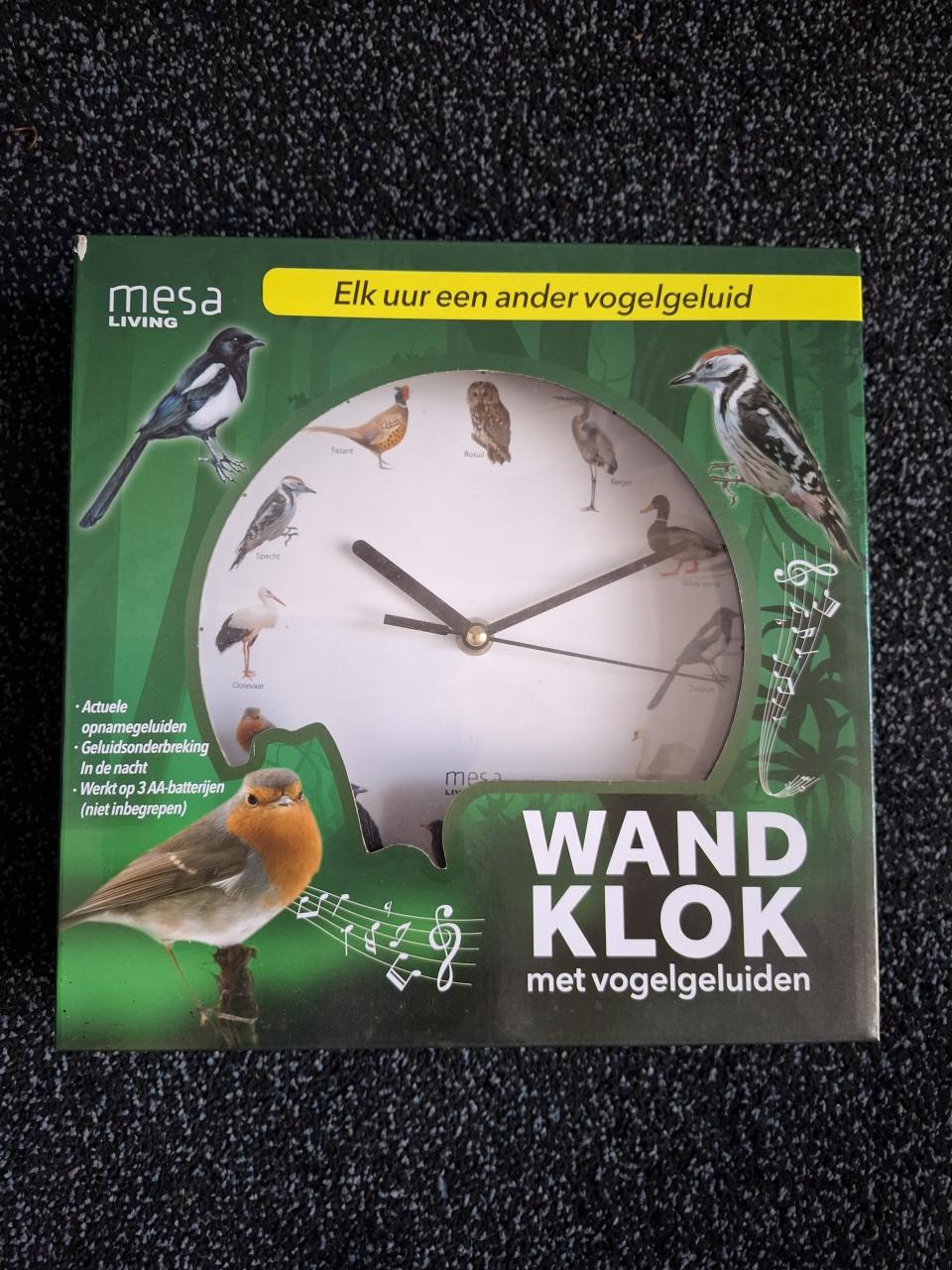 Nieuwe klok met vogelgeluid