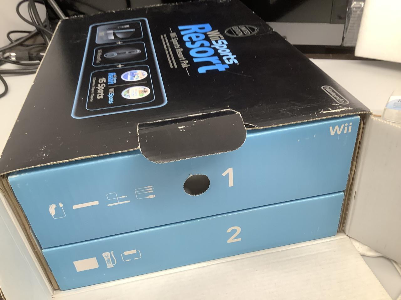 Nintendo Wii Limited Edition Sports Resort Pak
