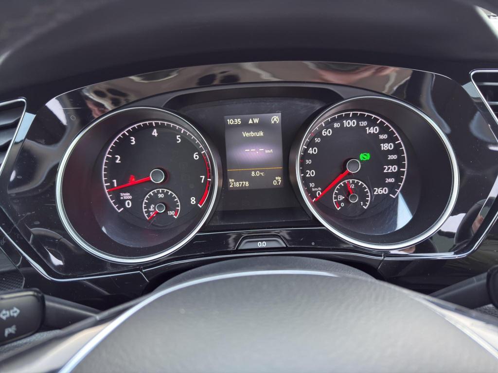 Volkswagen Touran 1.4 tsi highline 7p | panoramadak | camera | wegklaptrekh