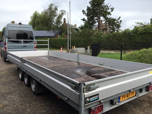 Grote aanhanger / autoambulance te huur.