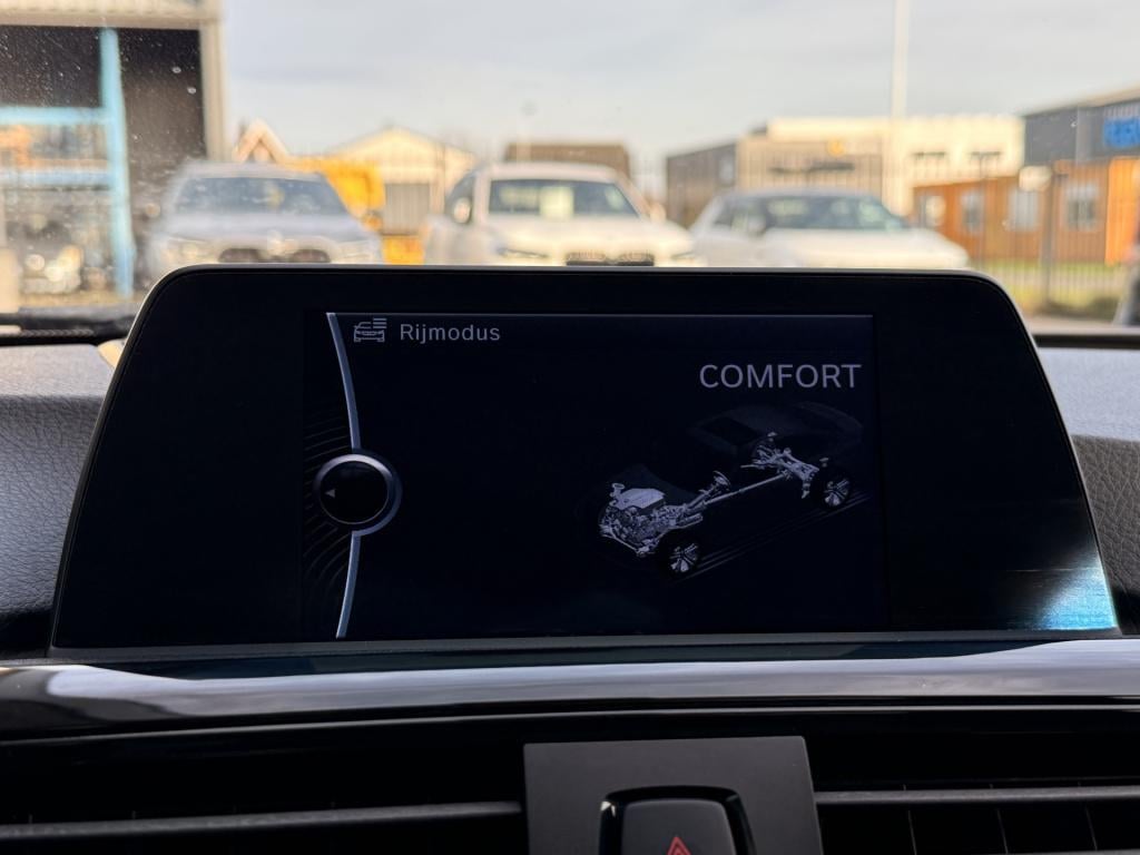 BMW 3-serie 320i high executive | harman/kardon | leder | v + a parkeersens