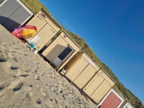 Strandhuisje in Oostkapelle nog te huur tot einde seizoen....LAGE-DUINTJES