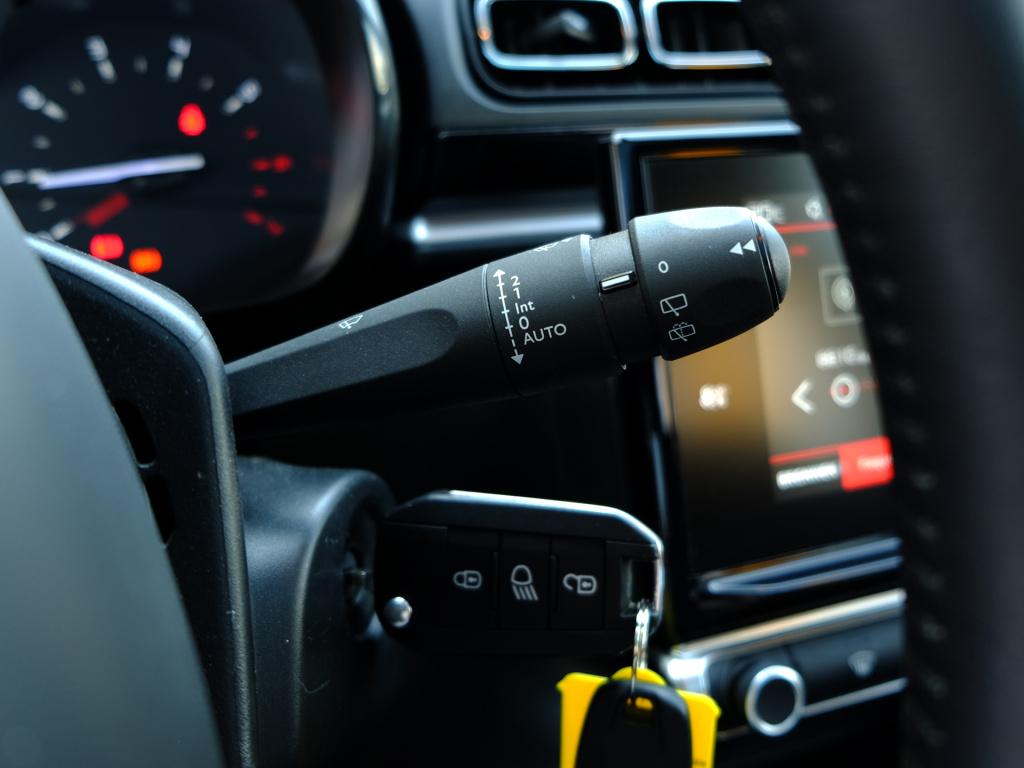 Citroen C3 1.2 puretech 82pk s&s shine | panodak | cruise control | airco |