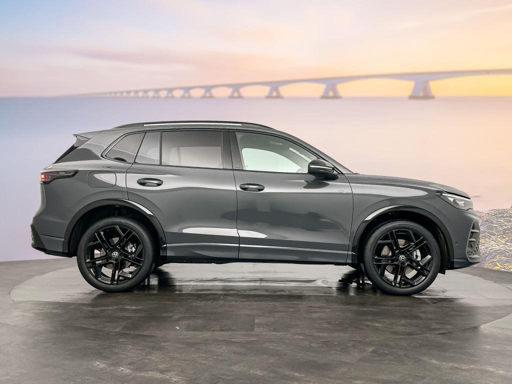 Volkswagen Tiguan r-line edition 272 plug in hybride black style pakket