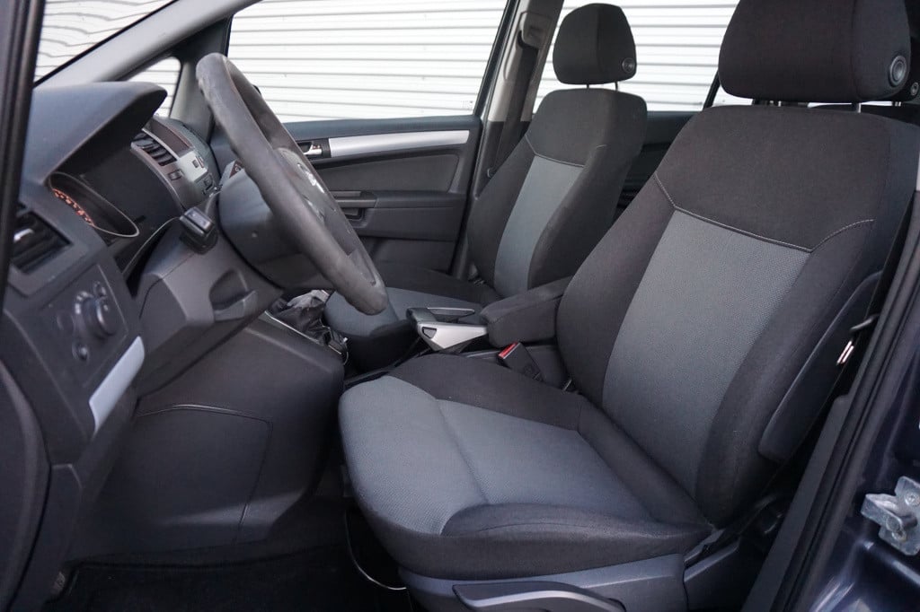 Opel Zafira 1.8 executive 7-persoosn / airco / navi / cruise / elektr. rame