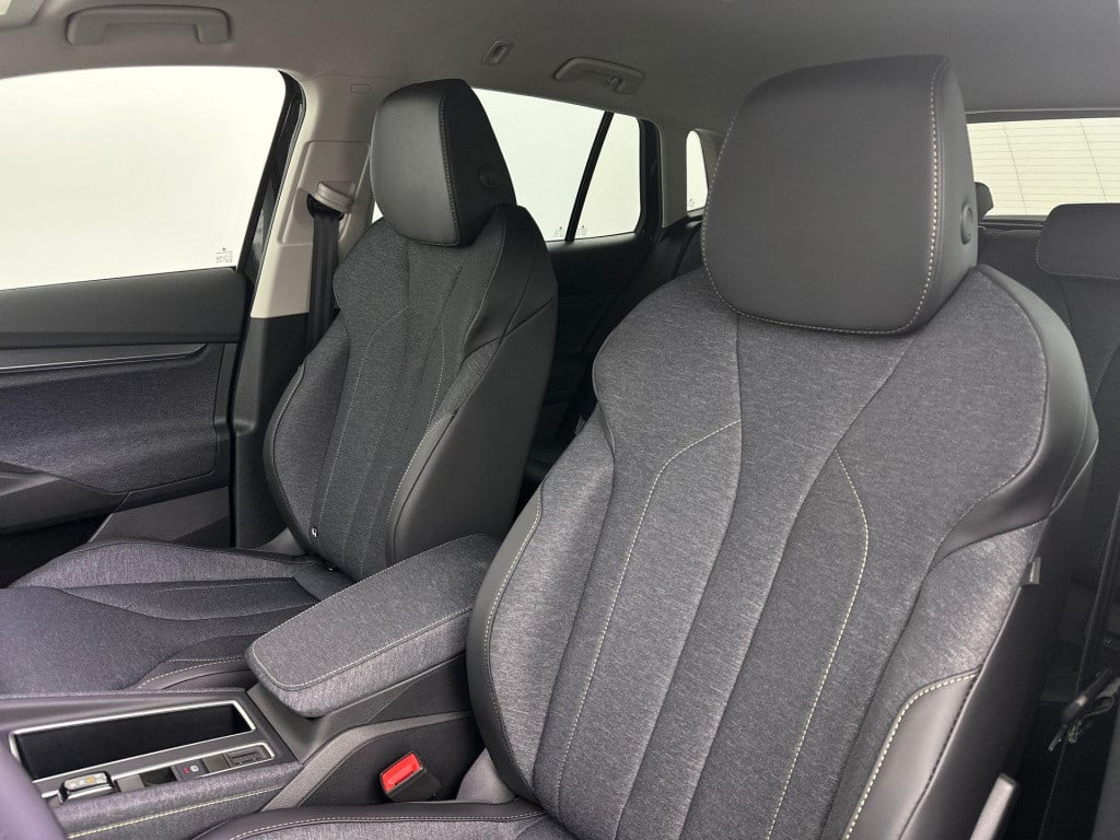 Skoda Elroq business edition tour elektromotor 210 kw / 286 pk