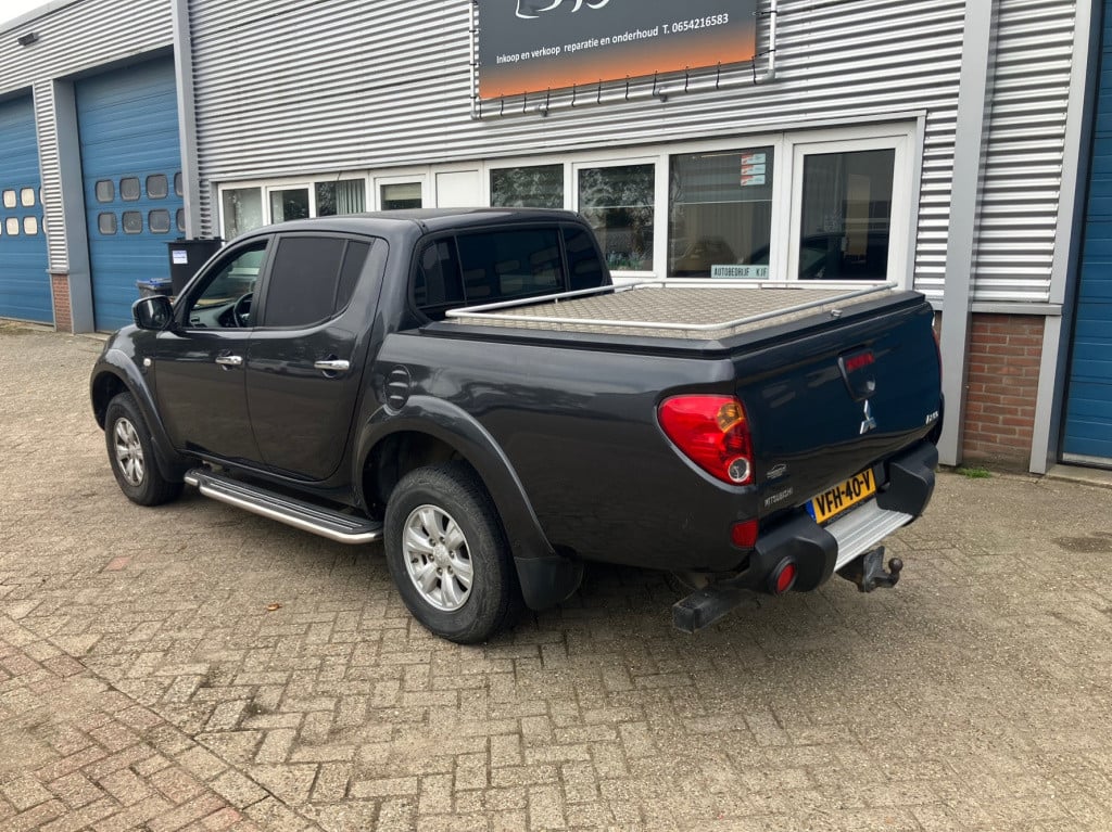 Mitsubishi L200 2.5 di-d club cab invite 4x4 diff-lock