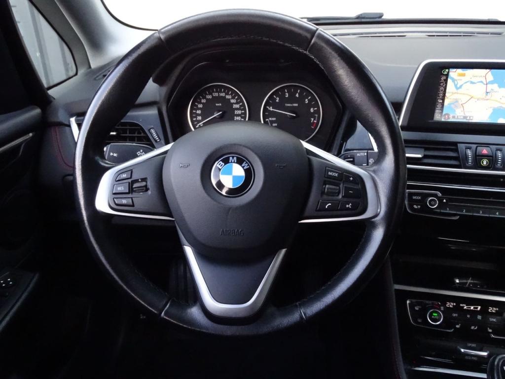 BMW 2-serie active tourer 218i executive | stoelverwarming | navi | bluetoo