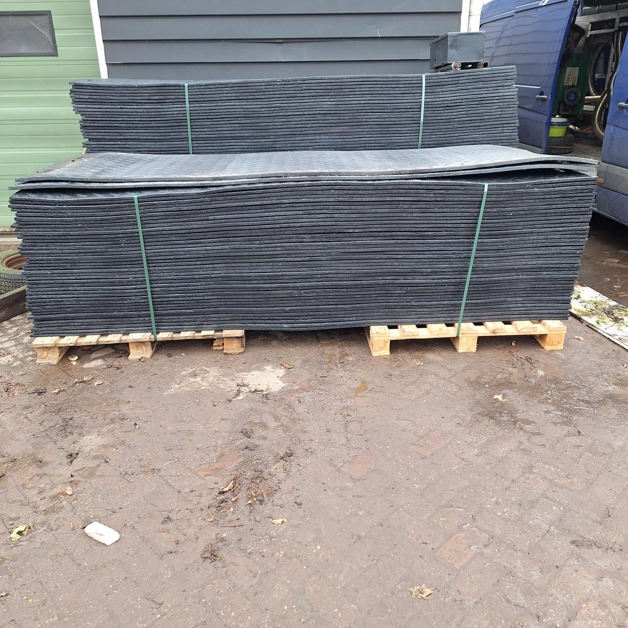 Nieuwe kunstof rijplaten